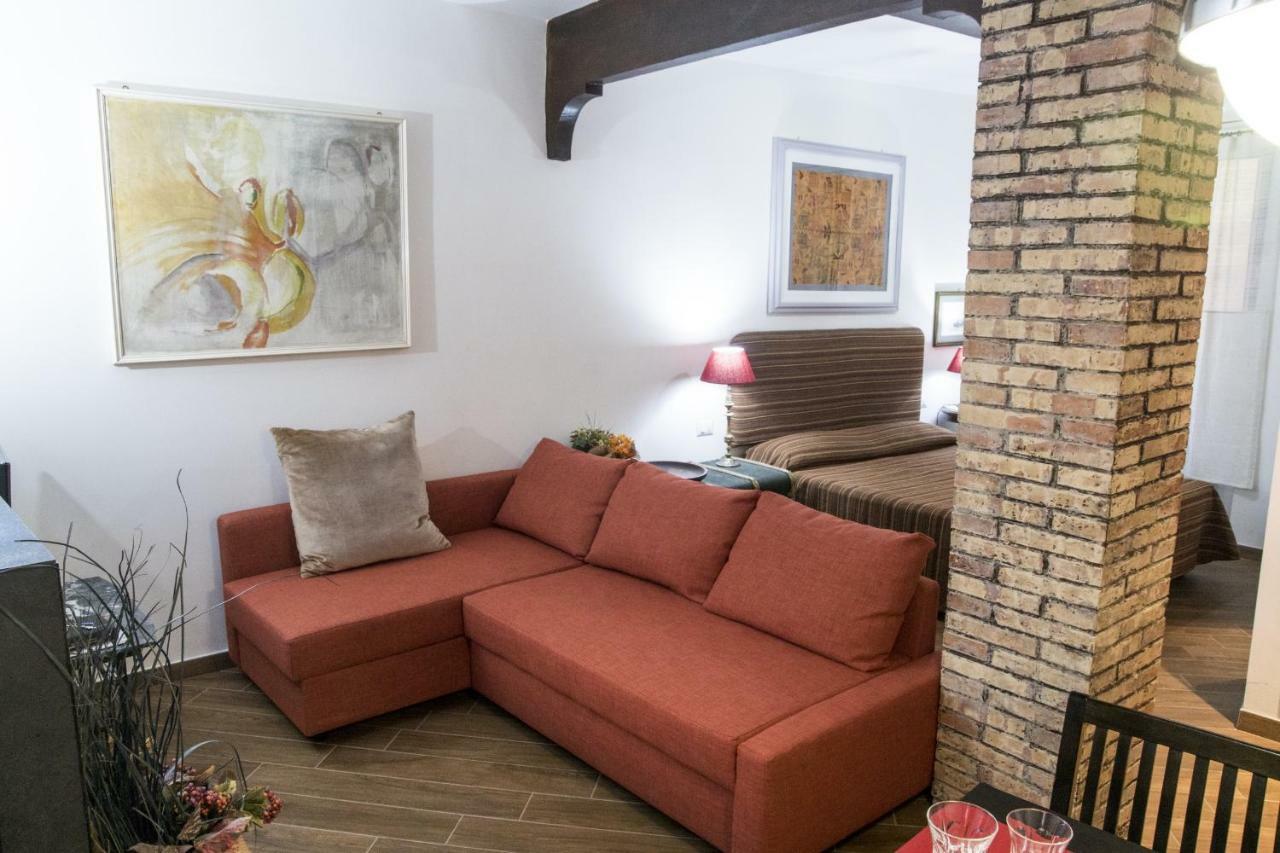 Campo De' Fiori Apartment โรม ภายนอก รูปภาพ